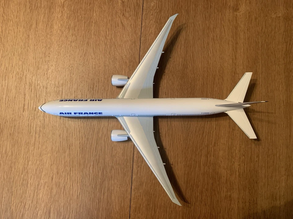 Modell Einer Boeing 777-300ER Air France with Registration Art.-No. 2773 - Bild 2 von 3