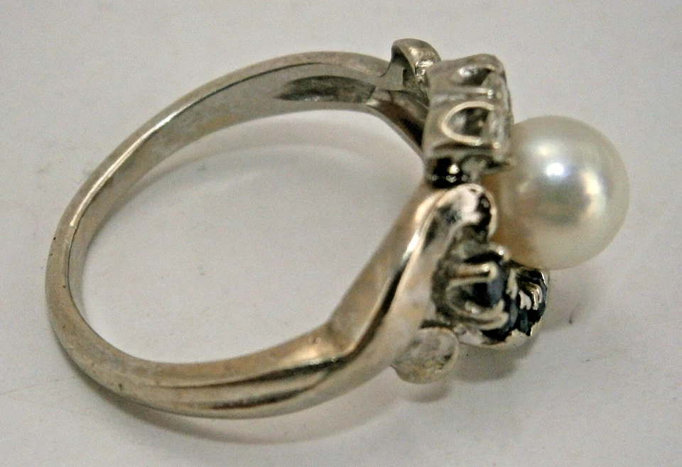 Anillo Oro Blanco 14K con Perla Rodeado de Cinco Diamantes y Cinco Aguamarina Foto 2 de 4