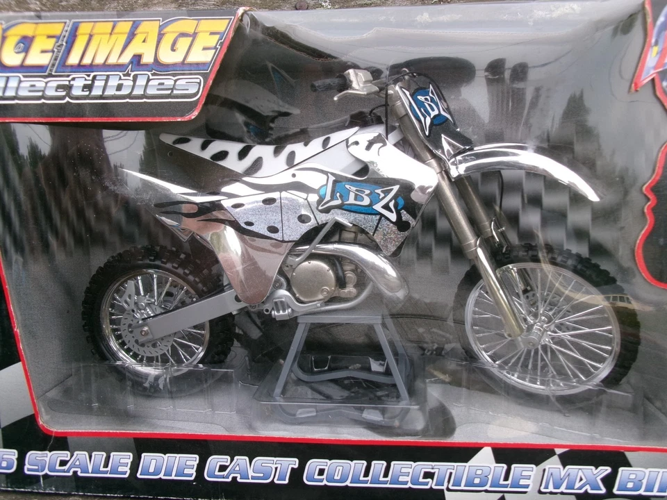 2004 TOY ZONE RACE IMAGE COLLECTIBLES 1:6 CHROME LBZ FREESTYLE KAWASAKI KX250 - Image 2 of 4