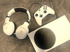 Microsoft Xbox Wireless Controller + Razer Wh...