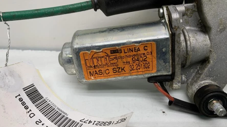 Leve vitre electrique avant droit SUZUKI WAGON-R PHASE 2 83401-83E11 - Photo 3/3