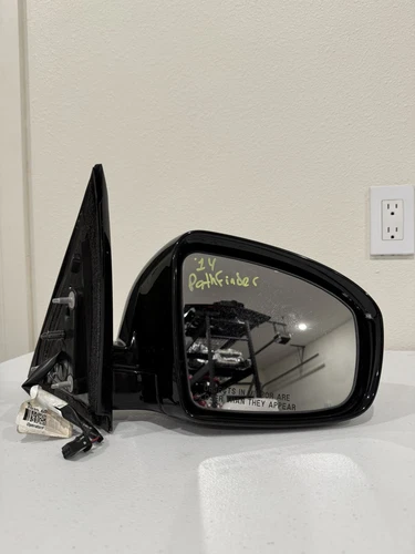 2013 Nissan Pathfinder right Side View Mirror OEM used