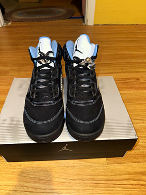 Air Jordan 5 Retro  Black university blue   Men s size 9.5 DD0587 008