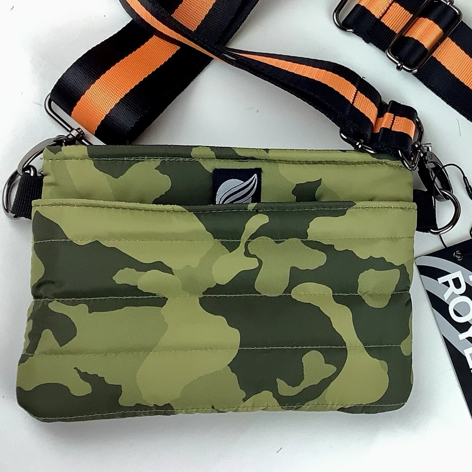 Riñonera/Brossbody THINK ROYLN verde camuflaje, 2 correas a rayas naranjas. Impresión rara