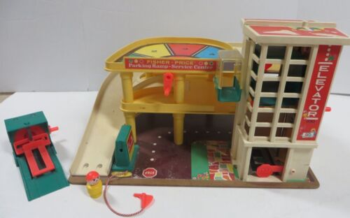 Vintage Fisher Price Little People Play Family Garage #930 Parking Elevator Ramp - Picture 1 of 12
