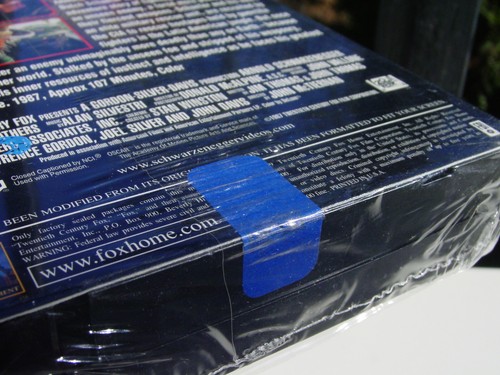 RARE PREDATOR HOLOFOIL VHS TAPE SEALED 1999 20TH CENTURY FOX w/ BLUE WATERMARKS! - Picture 7 of 10