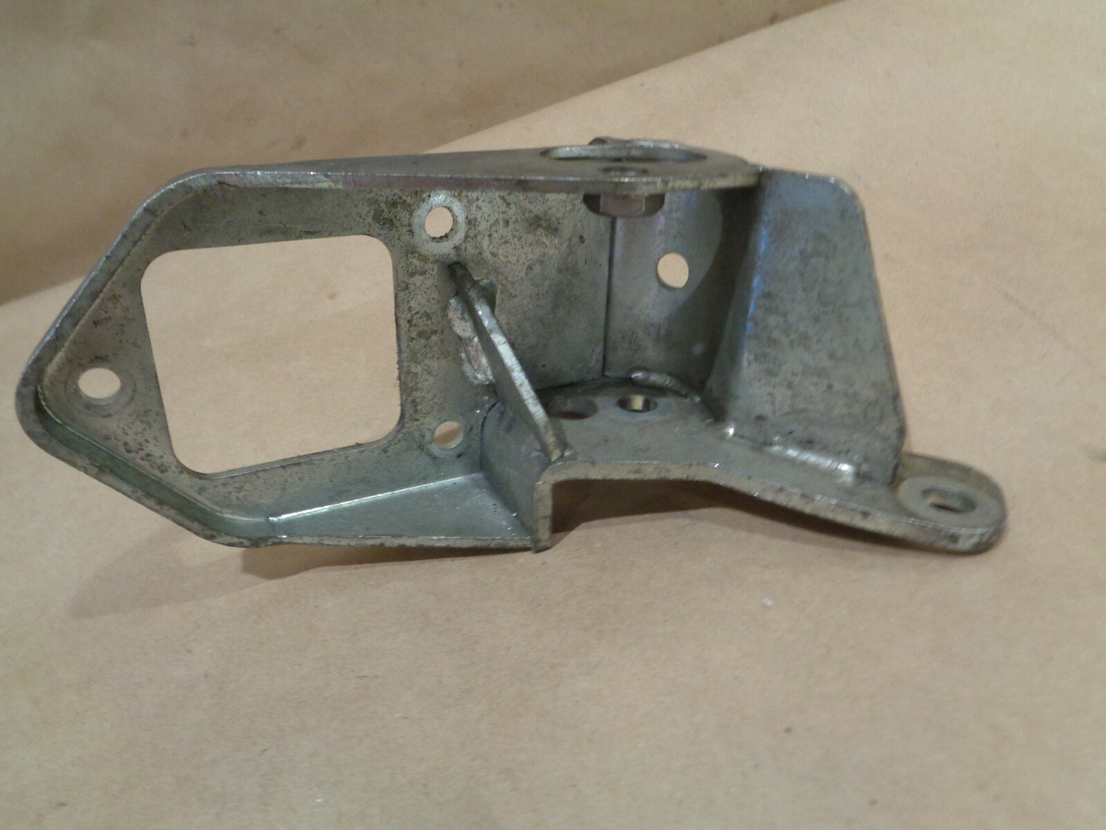 Maserati GranTurismo - Hydraulic Pump Bracket P/N 260540