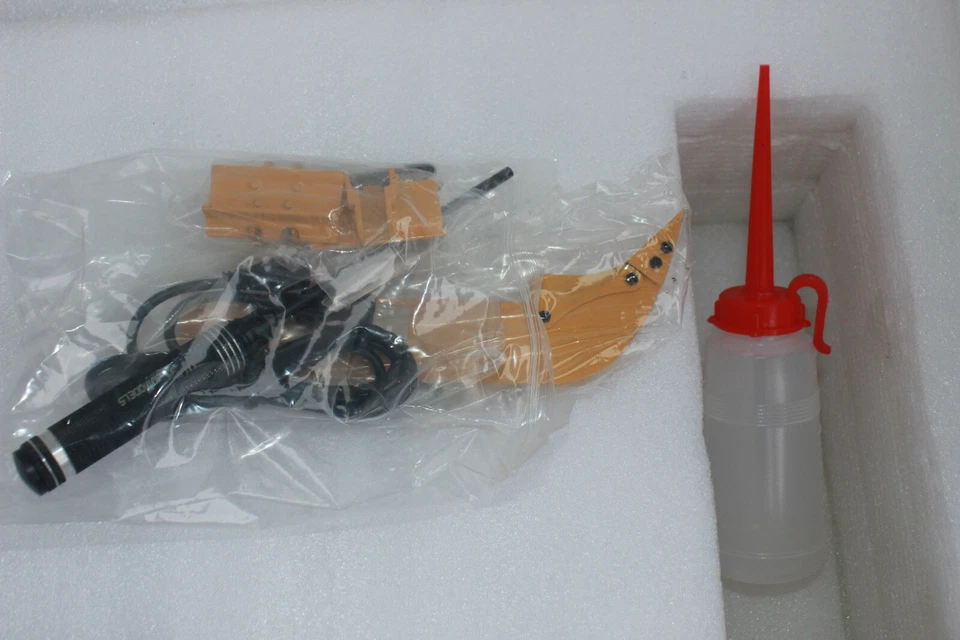 RC4WD JD Hydraulic Bulldozer Incl. Sender DXR2 1:14 New OVP - Image 3 of 4