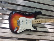 SQUIER by FENDER STRATOCASTER - OLDIE - MAPLE NECK