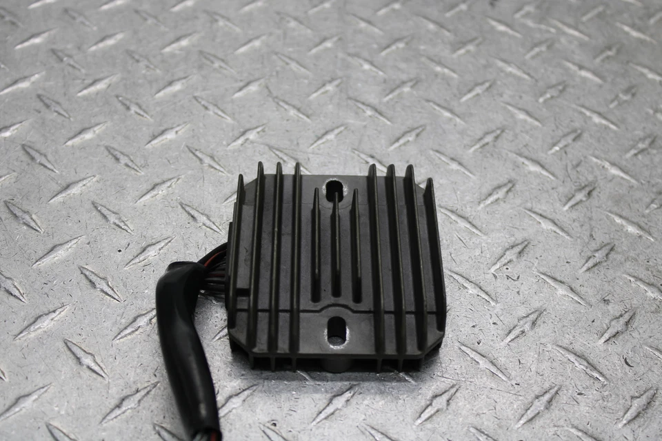 Suzuki SV650S 2007 regulador rectificador voltaje 32800-16G00  Foto 4 de 4