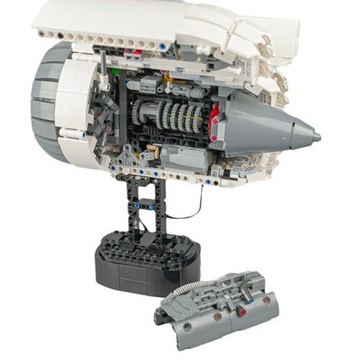 Compatible High-bypass Turbofan Engine with Power Functions 1659 Build Moc