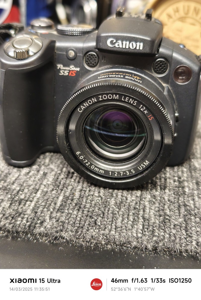 Canon PowerShot S5 IS 8.0MP Digital Camera - Black Works Great