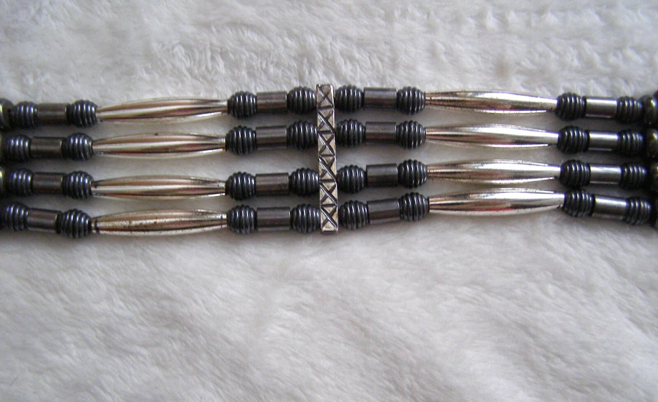 Cinturón para mujer COLE HAAN plateado occidental de metal y cuero en color tostado talla 32 Italia de colección Foto 2 de 4