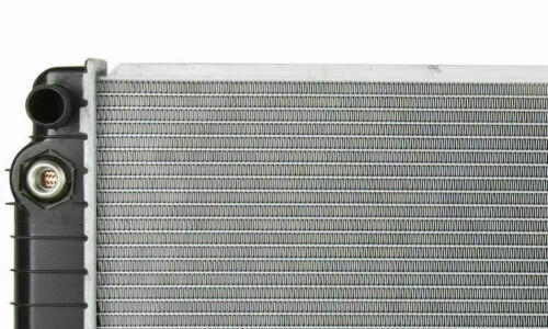 Radiador 1790 compatible con Chevy C1500 K1500 1998 GMC C1500 K1500 V8 4,3 L 5,0 L Foto 2 de 4