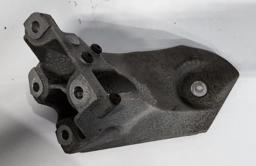 BENTLEY CONTINENTAL VW 6.0L ENGINE MOTOR LEFT SIDE MOUNT BRACKET 3W0199307F