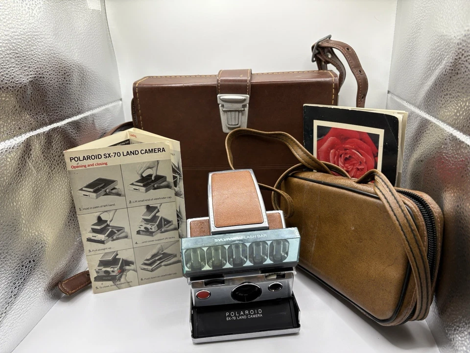 Cámara terrestre Polaroid SX 70 renovada con estuche y accesorios Foto 2 de 4