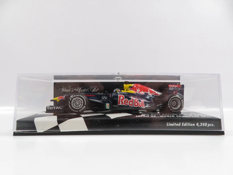 1:43 Minichamps 410110301 Renault RB7 Red Bull S. Vettel Japan GP WC 2011 - Bild 1 von 4