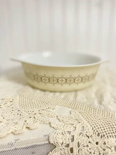 vintage pyrex bowl