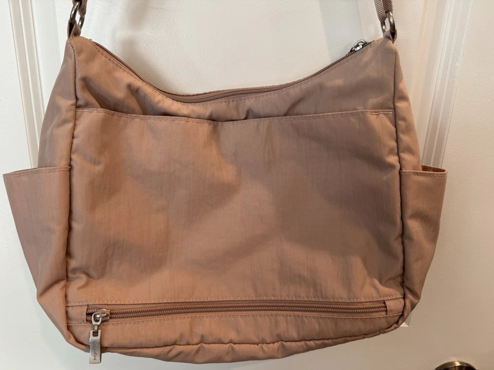 Bolso Hobo Grande Baggallini Anywhere con RFID Foto 4 de 4