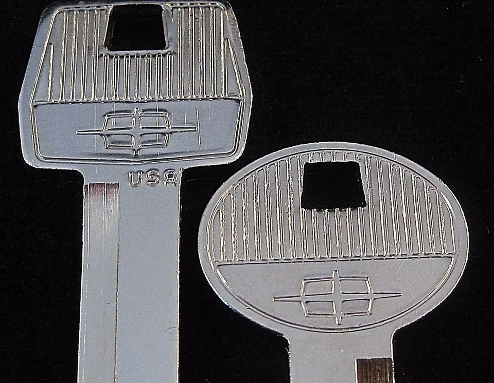 JUEGO DE LLAVES EN BLANCO LINCOLN OEM Logo apto para 1966-1984 Nuevo de Lote Antiguo Continental Mark III IV V VI Foto 3 de 4