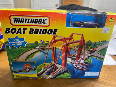 Matchbox Boat Bridge With Auto-motion Features. Purple Corvette. Stk. No.50722-4
