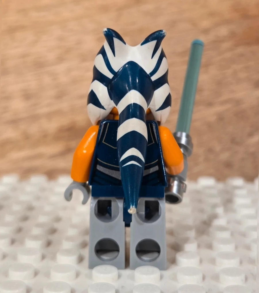 LEGO Star Wars Ahsoka tano sw1096 Adult dark blue Jumpsuit – Lightsaber – VGC image 2