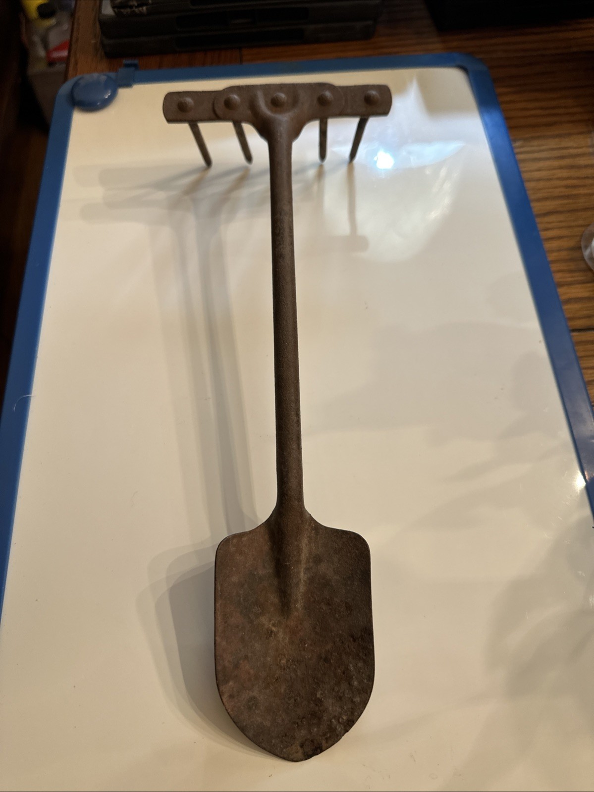 Shovel/Rake : Old Gardening Tool