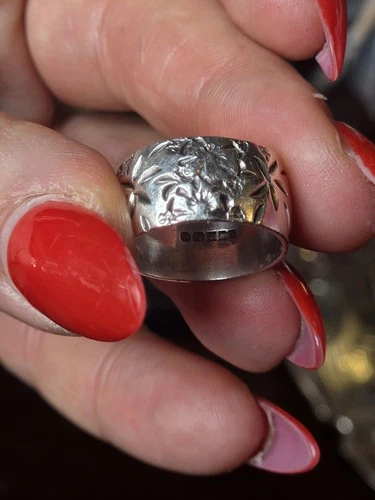 Beautiful Vintage 1970s Sterling Silver Thick Floral Wedding Band Size O