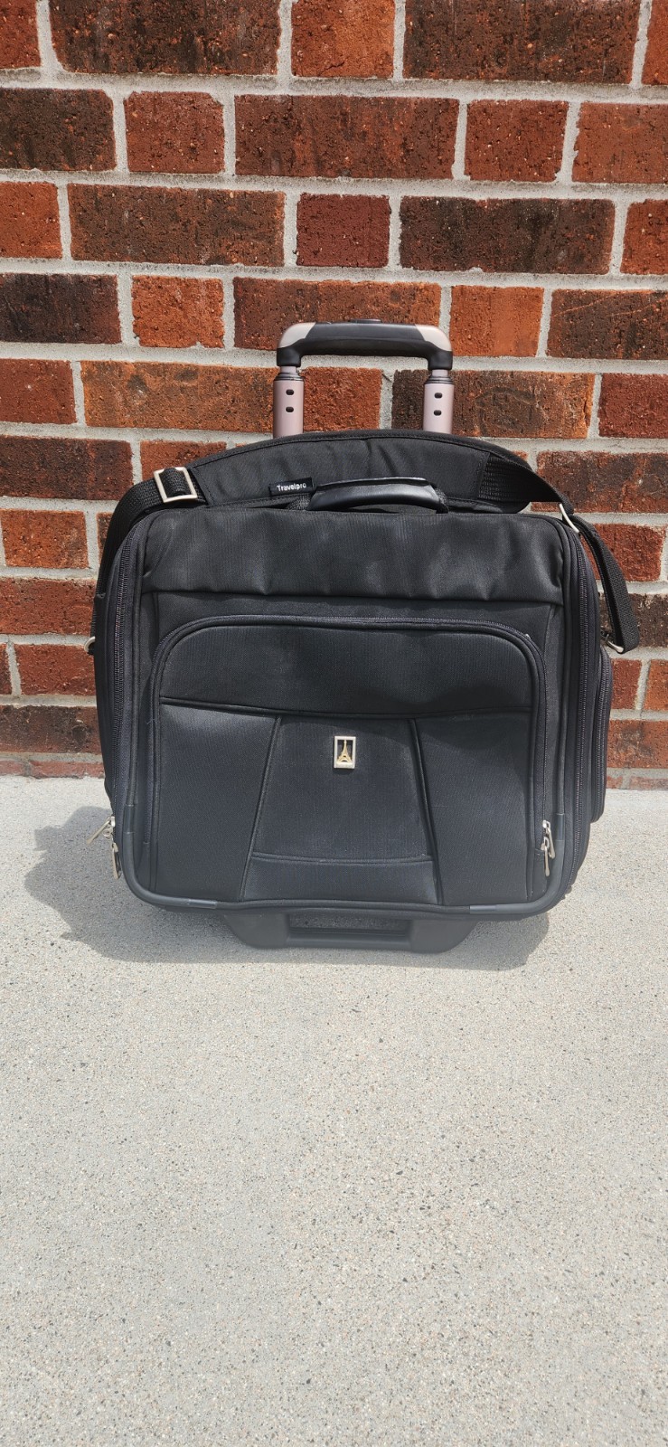 Travelpro Crew 6               Rolling 2 Wheels Tote carry-on underseat luggage 