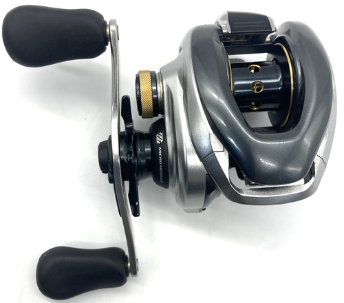 Shimano 13 Metanium XG Right Handed Bait Casting Reel From JAPAN "Excellent++++" - Picture 2 of 24