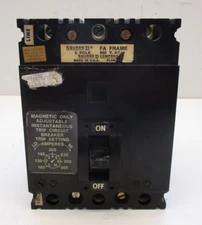 SQUARE D MOLDED CASE CIRCUIT BREAKER P/N: FAL36003-11M 600V 3A 3 PHASE 3 POLE 