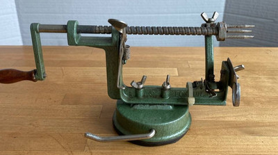 Fox Run Vintage Apple Corer Kitchen Utensil Green