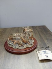 Border Fine Arts The Chiltren Collection RW17 Bengal Tigress & Cubs WWF
