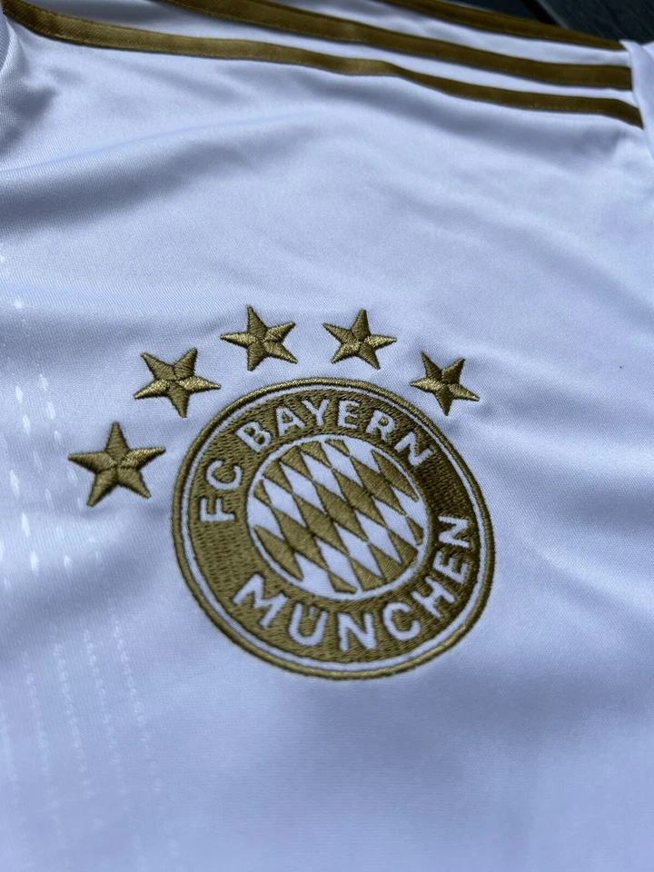 2022/23 Bayern München Signed Authentic Away Shirt Pavard #5 Size L - Bild 3 von 4