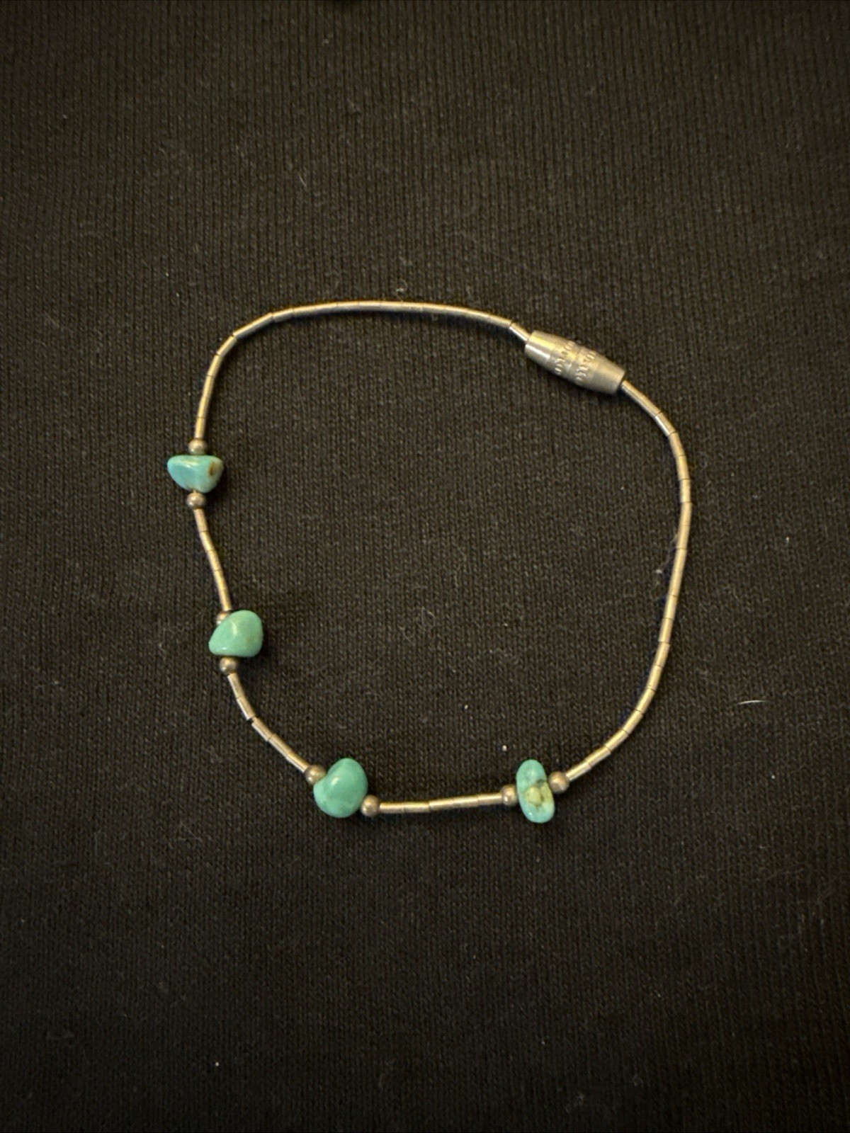 Turquoise Beaded Bracelet Silver Tone Blue 6.5 Inch Screw Closure