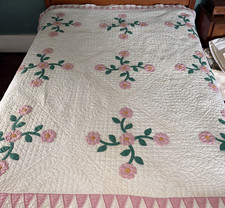 Antique~LOVELY VERY FINELY HAND STITCHED APLIQUE & PIECED WREATH QUILTED 75"X75"