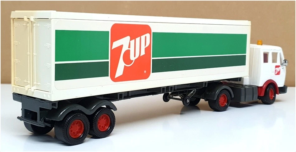 Matchbox Appx 27cm Long K-124 - Mercedes Benz Fridge Truck (7UP) White - Image 2 of 4