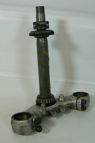 Yamaha TDM 850 3VD Gabelbrücke unten - Bild 2 von 3