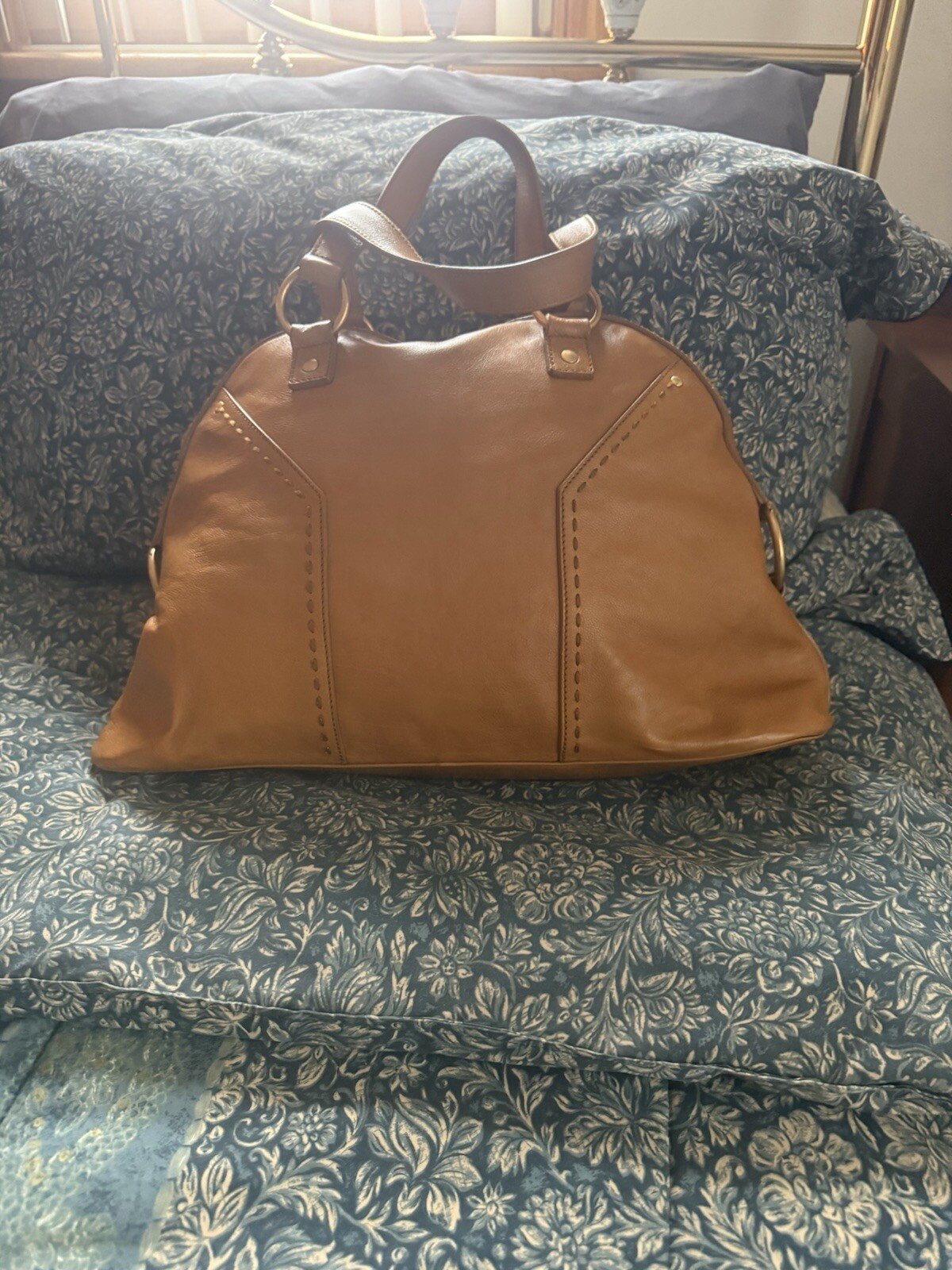 Borsa a tracolla Yves Saint Laurent YSL M in pelle beige da donna con chiave