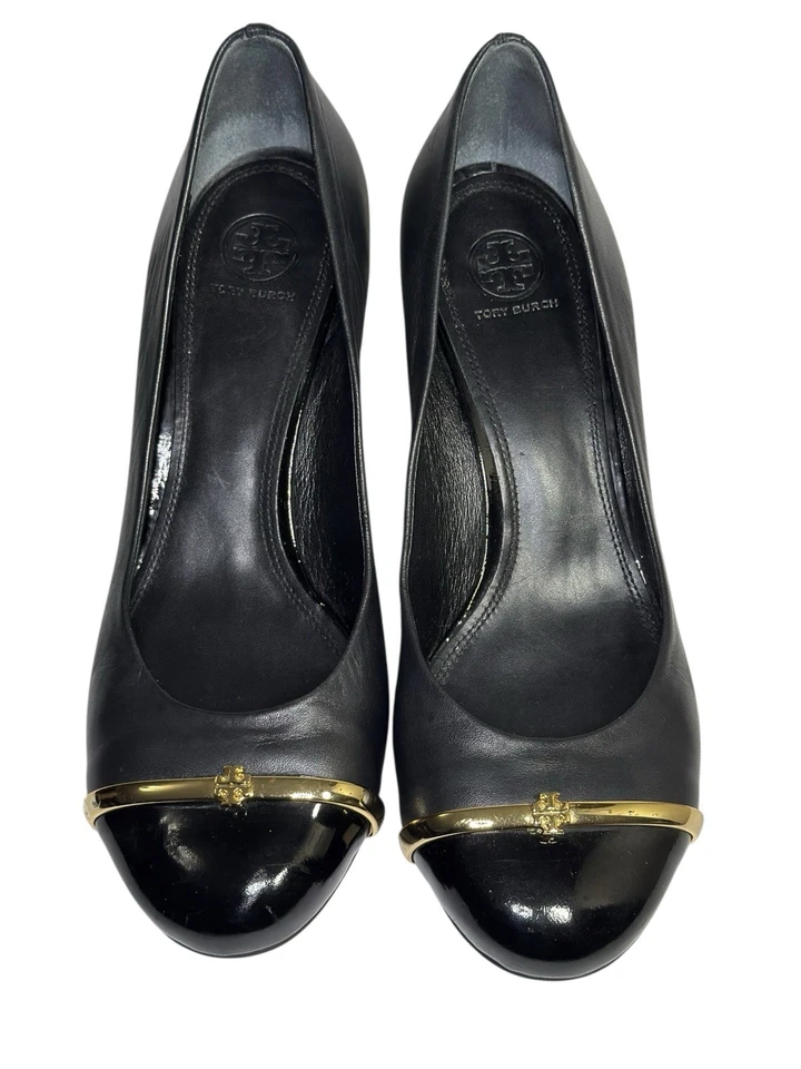 Tory Burch Black Leather Heel Pump Size 10 Gold Logo Patent Cap Toe Wood Wedge - Image 2 of 4