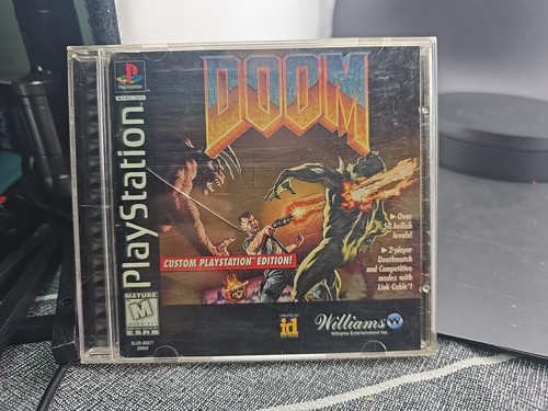 Doom Black Label Jewel Case Variante (PS1 Playstation 1) komplett CIB Frontriss