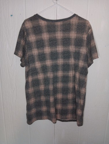 Torrid Classic Fit Top Womens Plus 2 Gray Pink Plaid Short Sleeve T-Shirt Soft - Picture 3 of 4