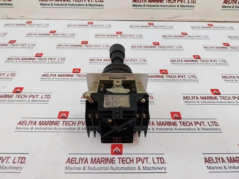 Telemecanique XKB-A Joystick Controller UTE C 63140 10A 1000VA - Image 2 of 4