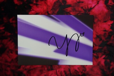 Official LE SSERAFIM 