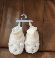 Brand-New Pair of Baby Gap White Bear booties 6-12 Months with Tags LS 