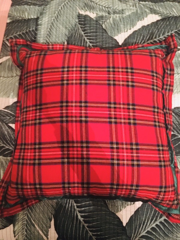 BRAND NEW PIER 1 IMPORTS CHRISTMAS PLAID THROW PILOW 20” X20”