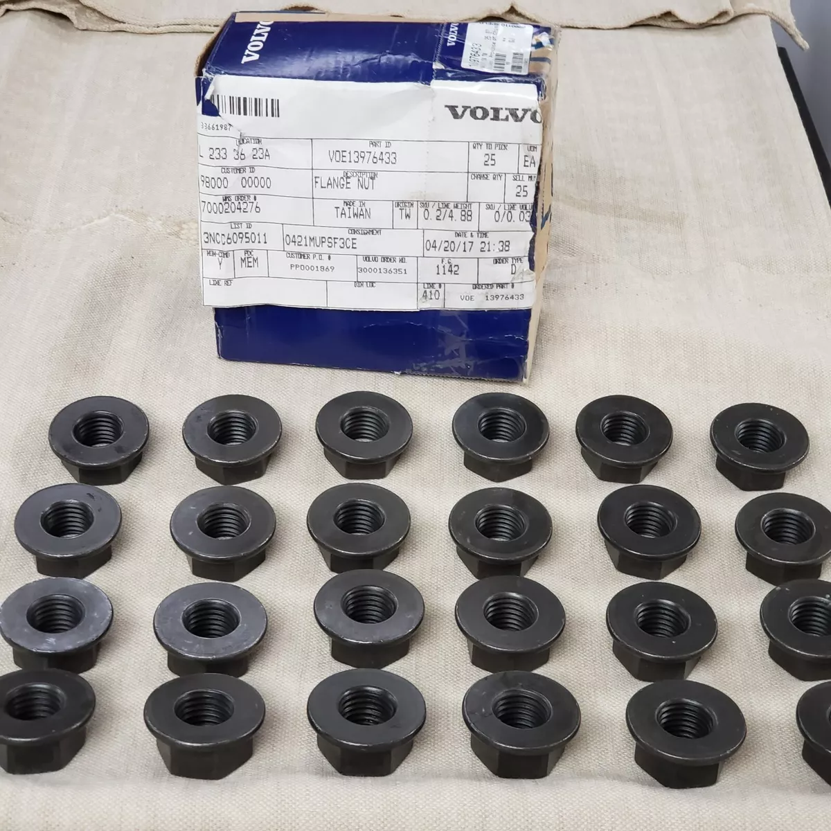 VOLVO LOT OF TWENTY-FOUR (24) OEM VOE13976433 VOE 13976433 