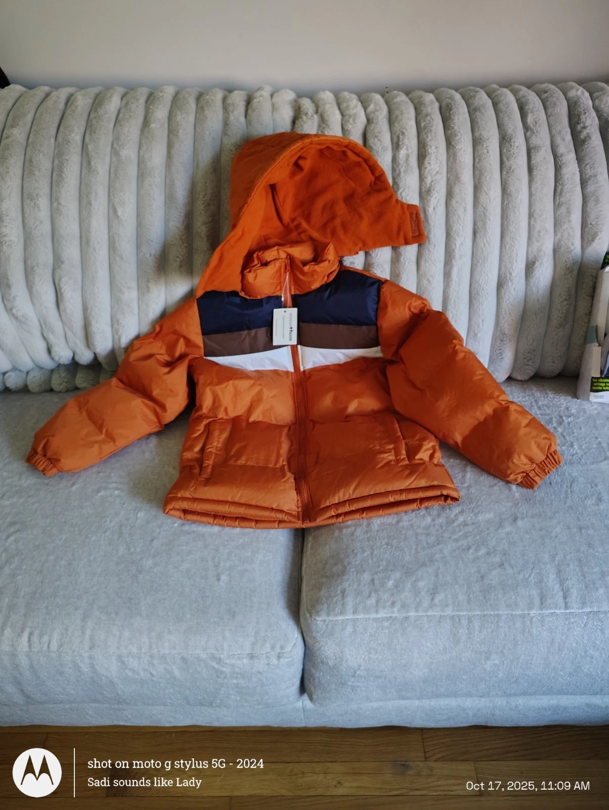 Kid's Down Hoody 700-Fill Insulated Coat. White w/blue, sz. Sm, m, & lrg