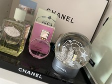 Nuovo globo di neve natalizio CHANEL, palla di cristallo lusso regalo VIP venditore Germania 🐝