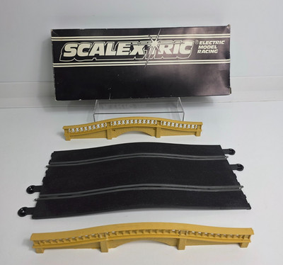 Scalextric Classic Spur 1:32 - Modell C248 Buckelbrücke - OVP